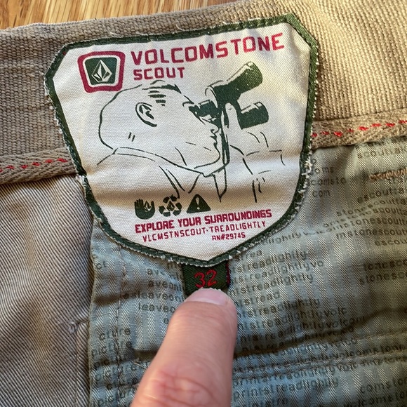 Volcom shorts - Picture 2 of 3
